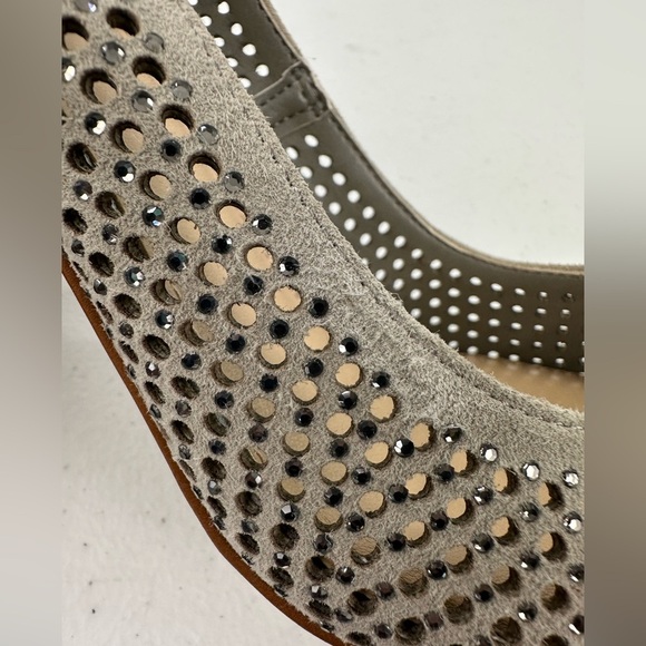 Vince Camuto Sarritah Suede Studded Pointed Toe Heels Pumps Evening Glam Size 8M - Picture 13 of 14
